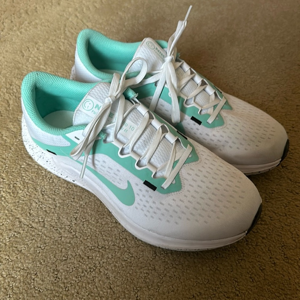 Nike Winflow tennis shoes 8.5